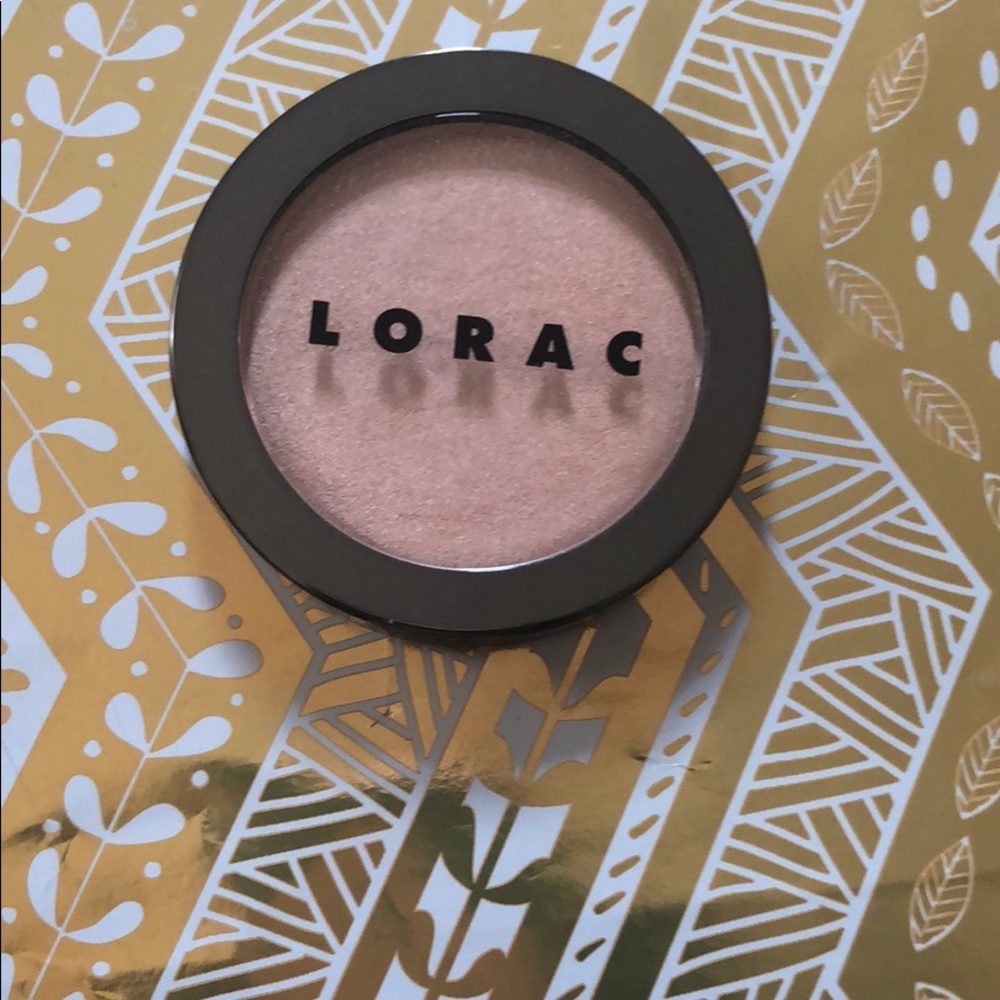 Lorac highlighter in daylight